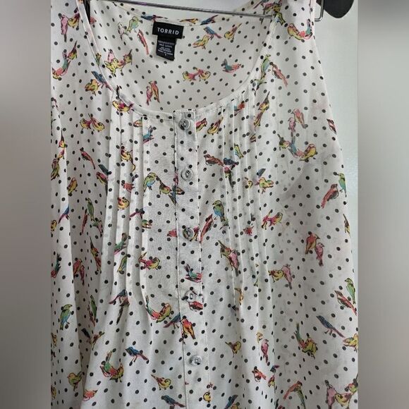 Torrid - Lovebird print Peak a boo Back Blouse - Picture 2 of 5